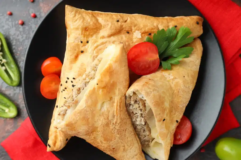 Assiette de boureks au poulet