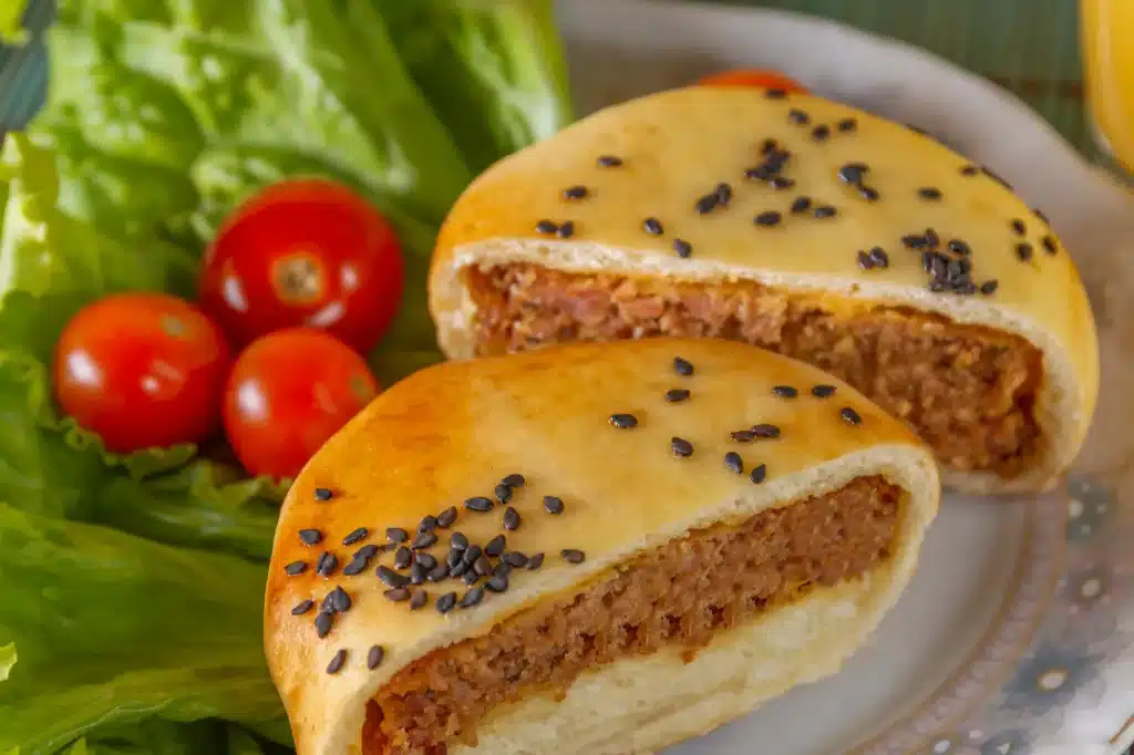 Buns farcis à la bolognaise