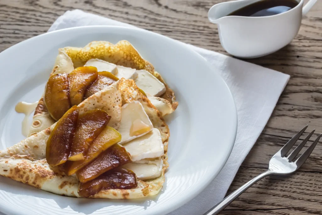 Assiette de crêpes aux pommes