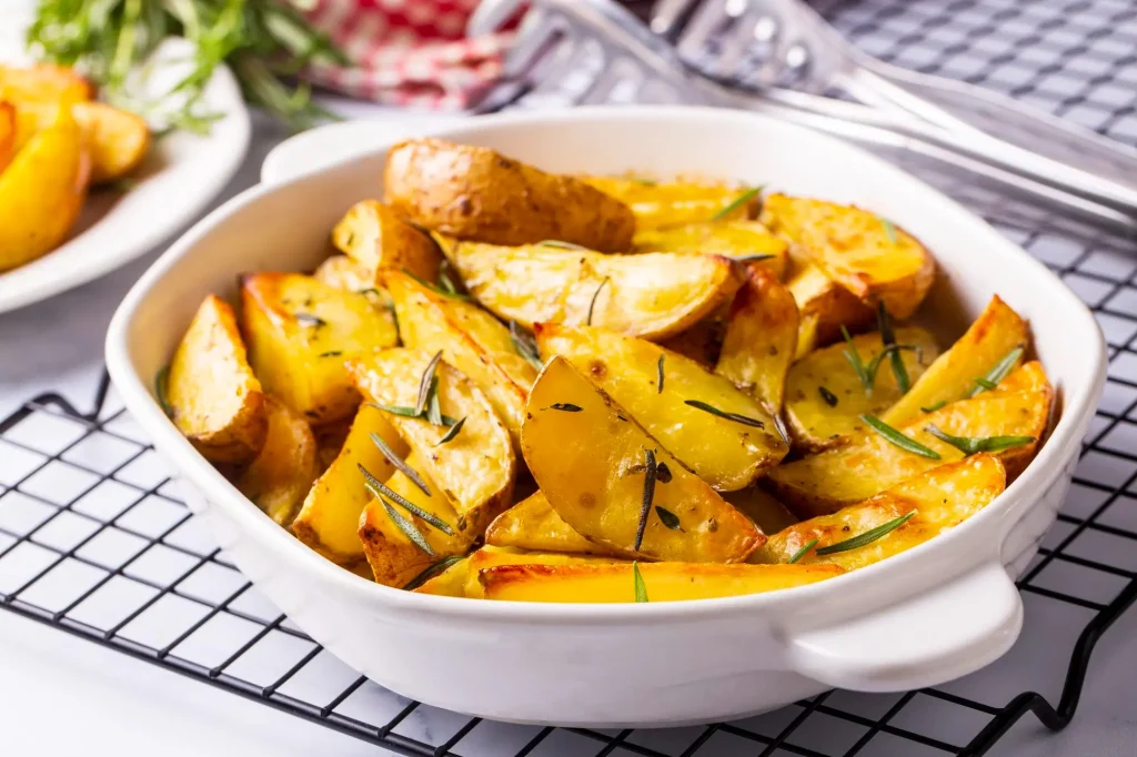 Bol de pommes de terre à l'indienne