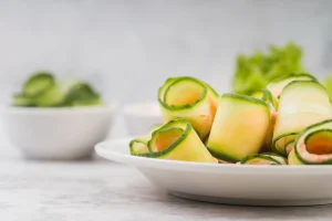 Assiette de salade de courgette