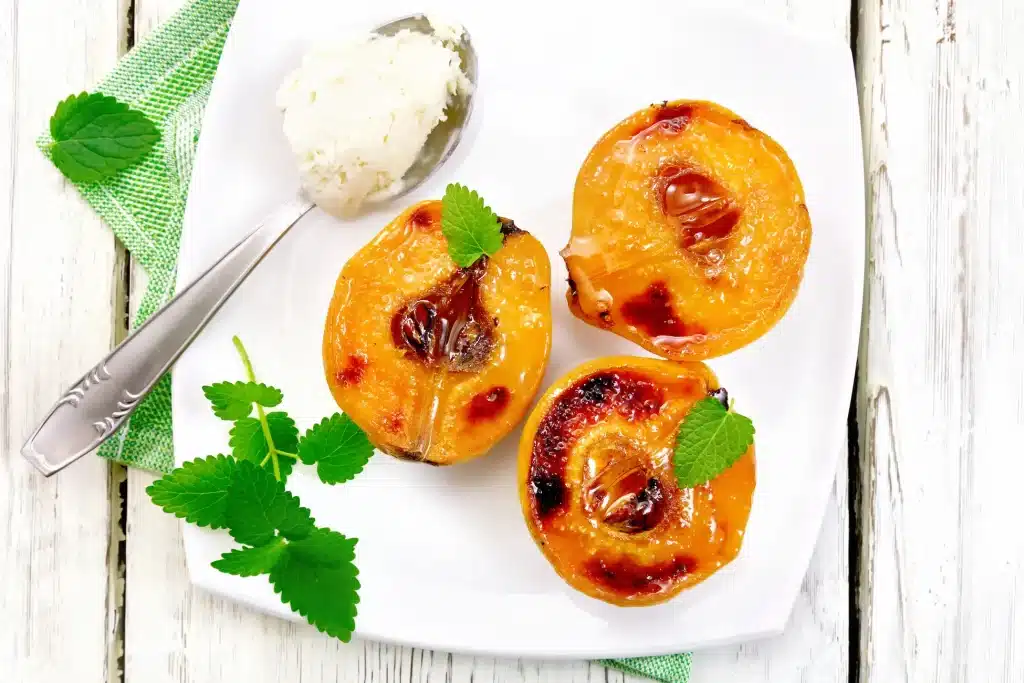 Assiette de nectarines rôties