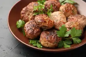 Assiette de boulettes de dinde