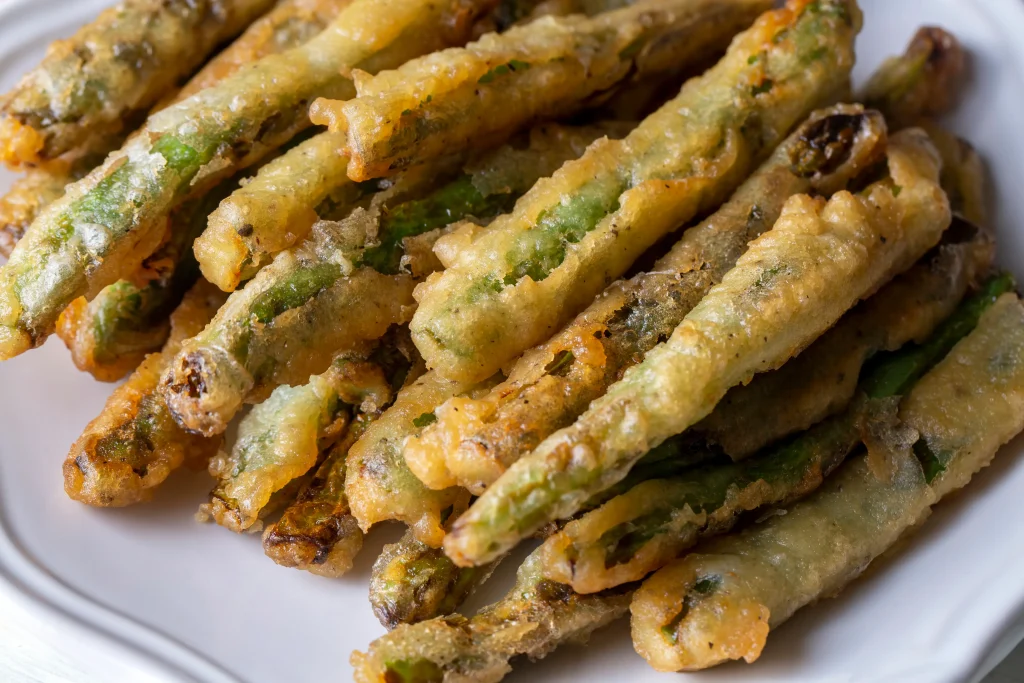 Assiette de frites de haricots verts