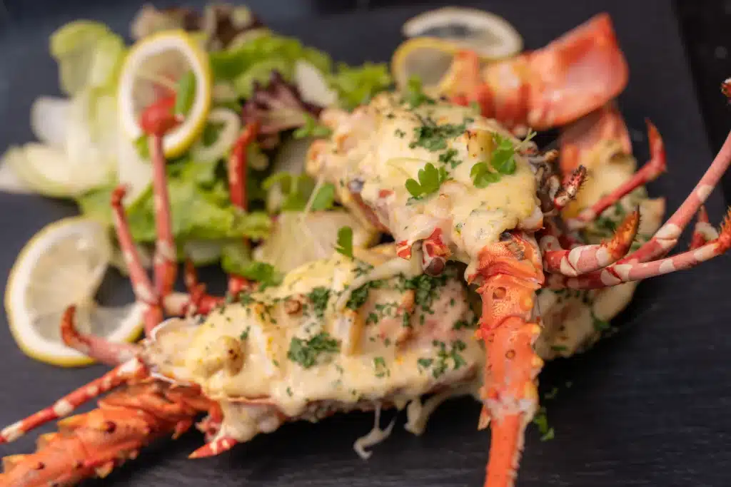 Queues de homard beurre citronné et ail